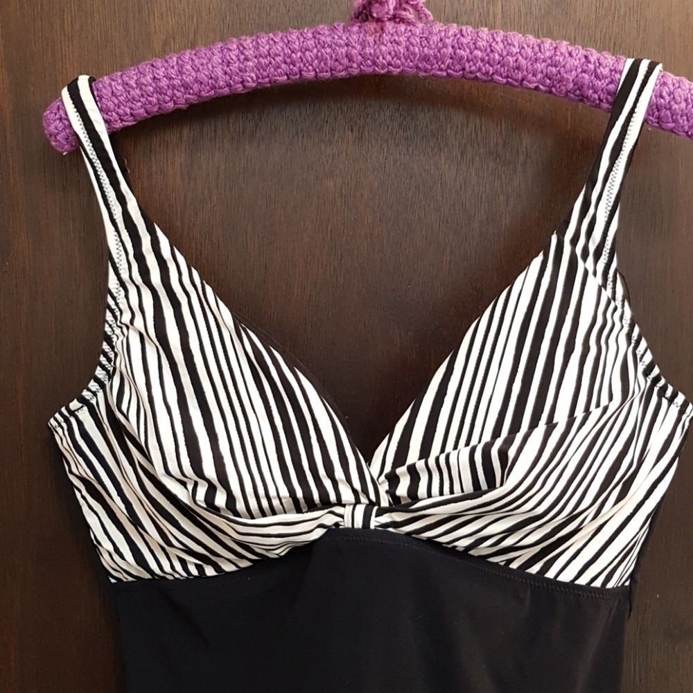 Gottex 14 black & white empire one piece